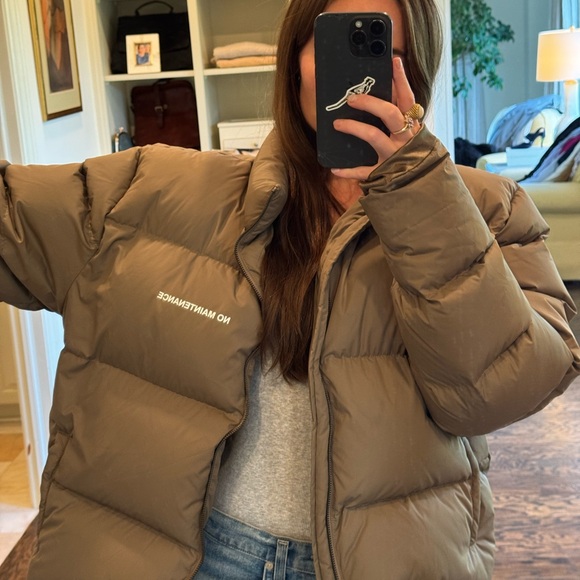 Oversized Women's Brown Puffer Jacket - Picture 8 of 8